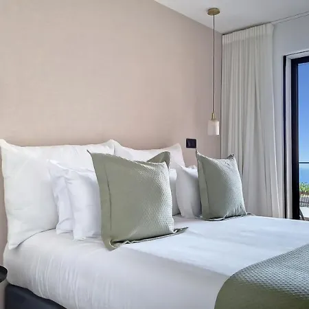 Roots Loft - Pool & Sea View By Lovelystay * Funchal (Madeira)