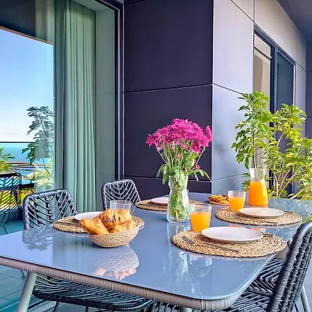 Roots Loft - Pool & Sea View By Lovelystay * Funchal (Madeira)